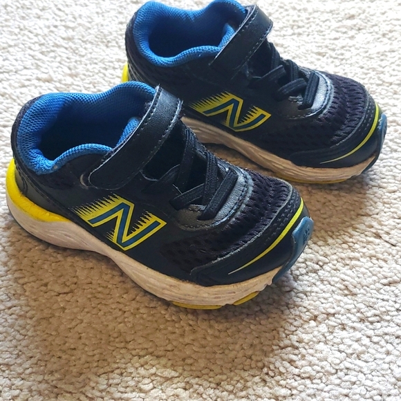 New Balance Toddler shoes - Picture 1 of 4